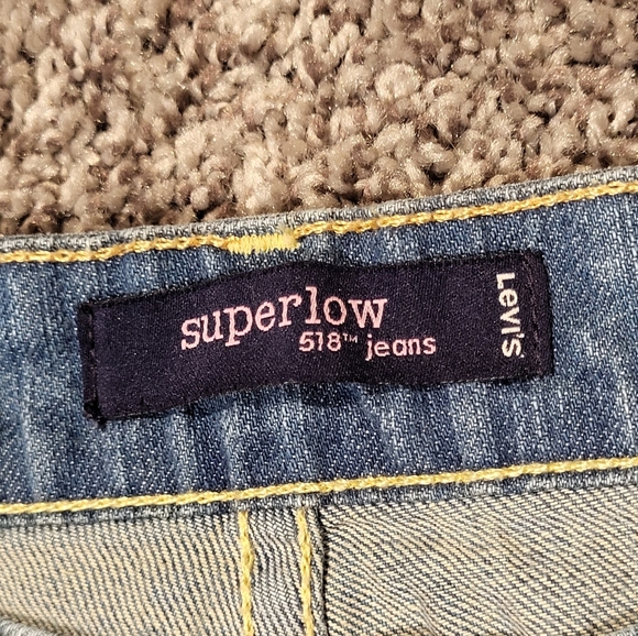 Levi 518 Superlow Flare Jeans- Size 9M - Picture 3 of 5
